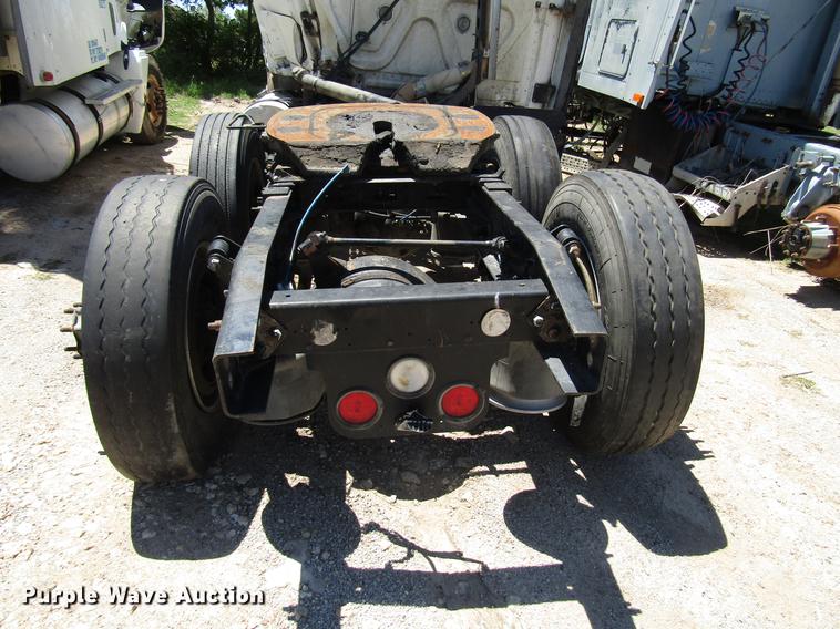 image for item DF8073 2011 Freightliner Cascadia semi truck