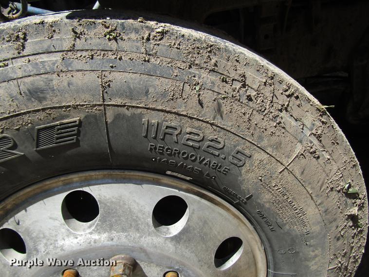 image for item DF8073 2011 Freightliner Cascadia semi truck