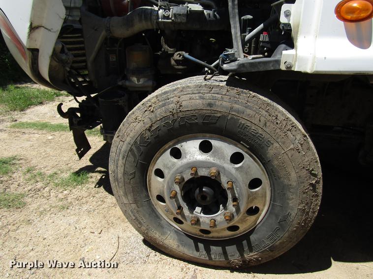 image for item DF8073 2011 Freightliner Cascadia semi truck