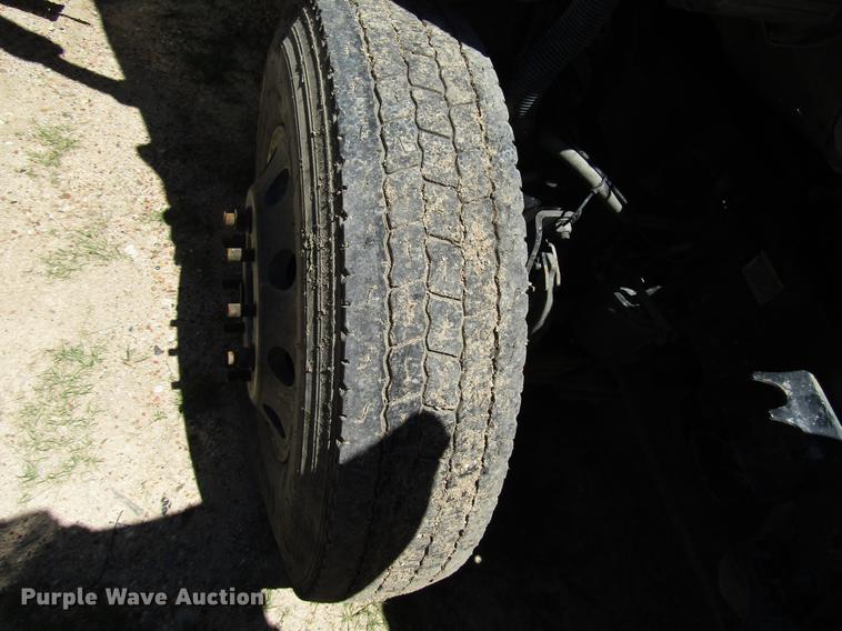 image for item DF8073 2011 Freightliner Cascadia semi truck