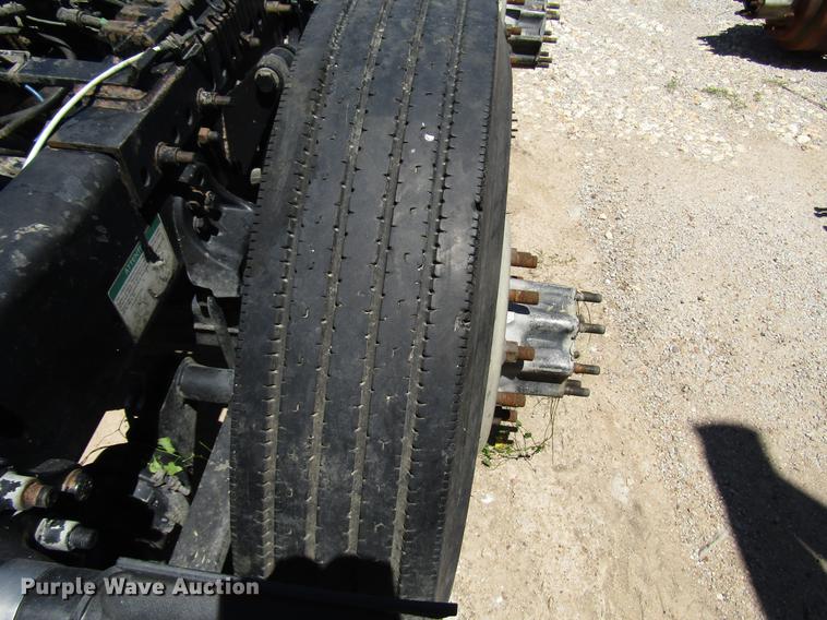 image for item DF8073 2011 Freightliner Cascadia semi truck