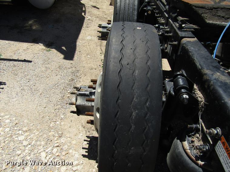 image for item DF8073 2011 Freightliner Cascadia semi truck