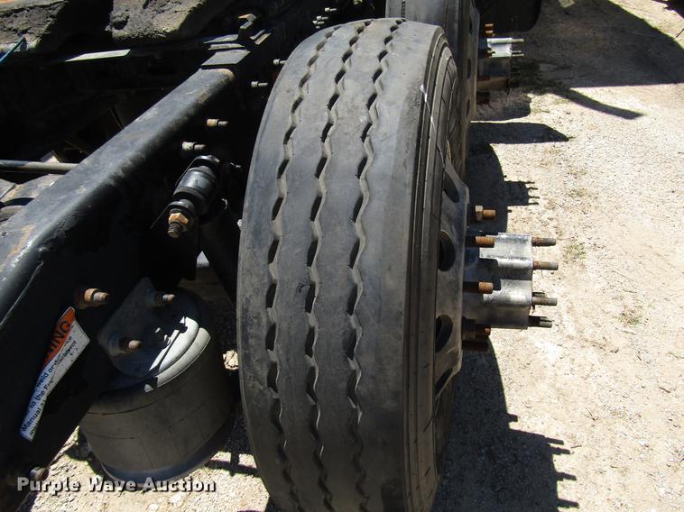 image for item DF8073 2011 Freightliner Cascadia semi truck