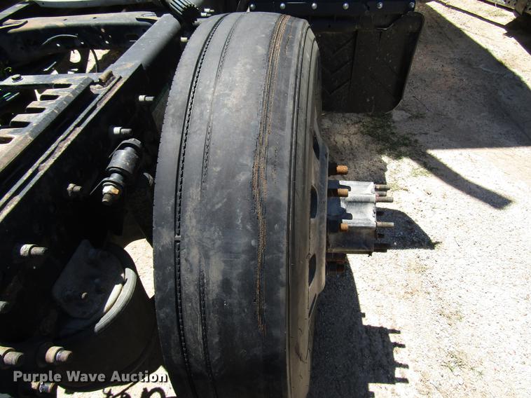 image for item DF8073 2011 Freightliner Cascadia semi truck