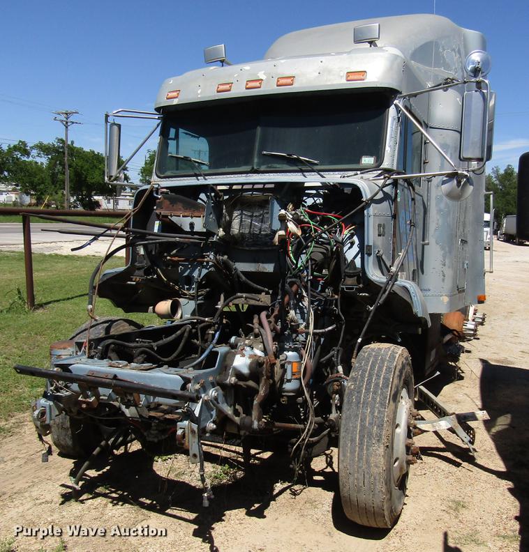 image for item DF8075 1997 Freightliner FLD semi truck