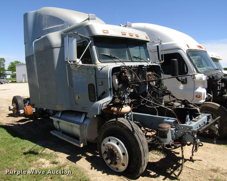 image for item DF8075 1997 Freightliner FLD semi truck
