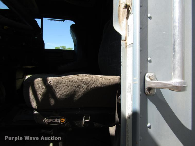 image for item DF8075 1997 Freightliner FLD semi truck