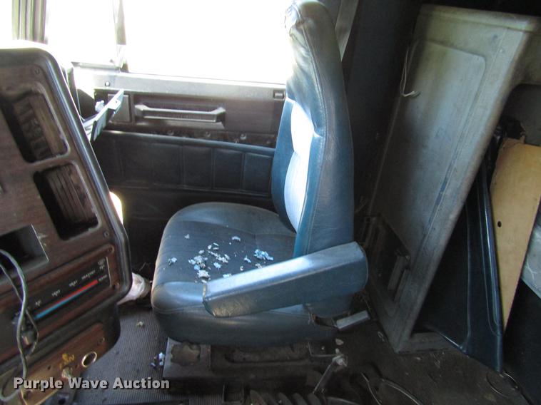 image for item DF8075 1997 Freightliner FLD semi truck