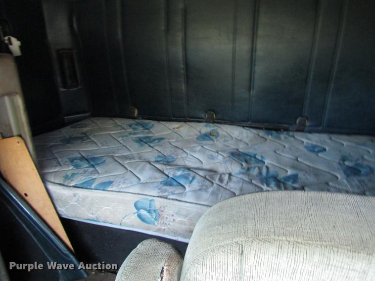 image for item DF8075 1997 Freightliner FLD semi truck