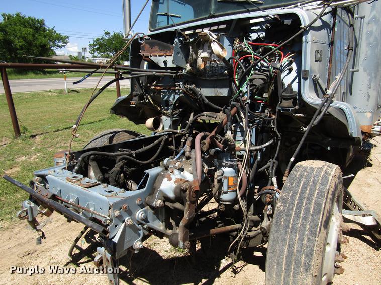 image for item DF8075 1997 Freightliner FLD semi truck