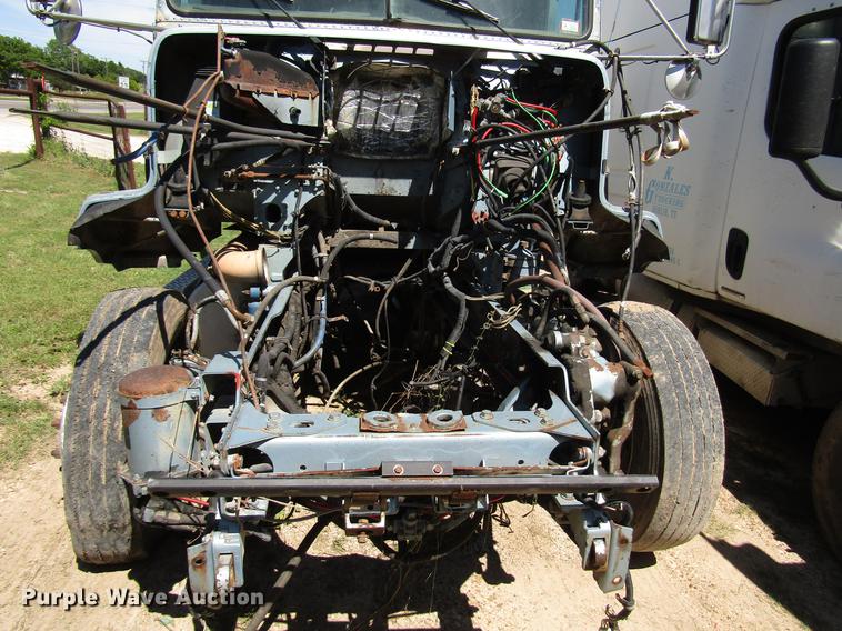 image for item DF8075 1997 Freightliner FLD semi truck