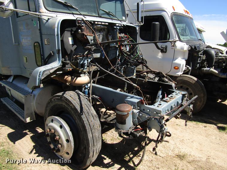 image for item DF8075 1997 Freightliner FLD semi truck