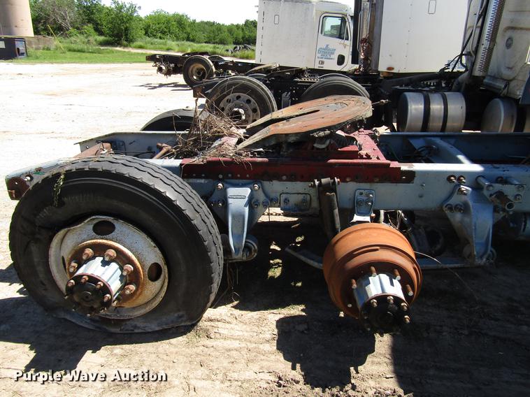 image for item DF8075 1997 Freightliner FLD semi truck