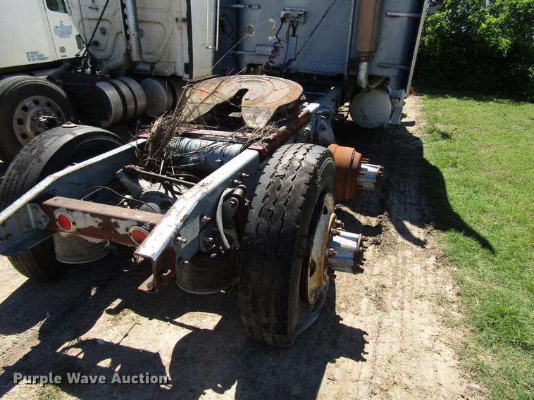 image for item DF8075 1997 Freightliner FLD semi truck