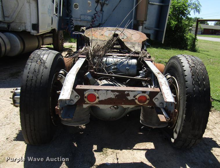 image for item DF8075 1997 Freightliner FLD semi truck