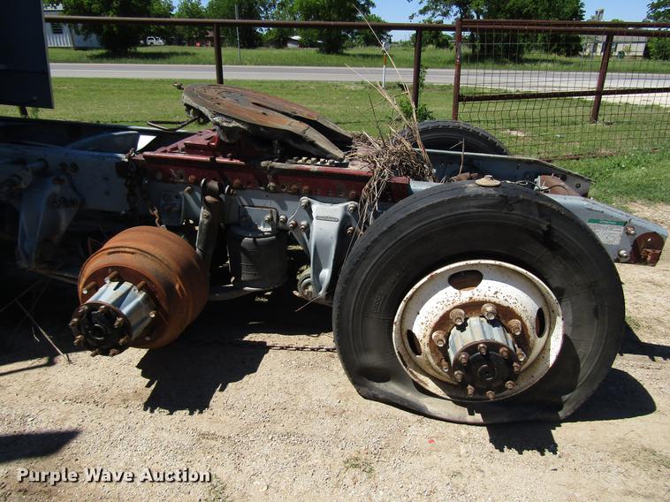 image for item DF8075 1997 Freightliner FLD semi truck