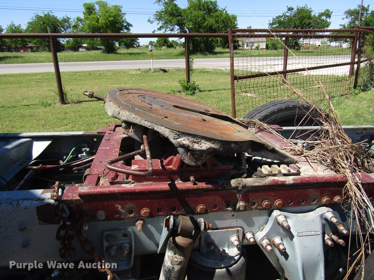 image for item DF8075 1997 Freightliner FLD semi truck