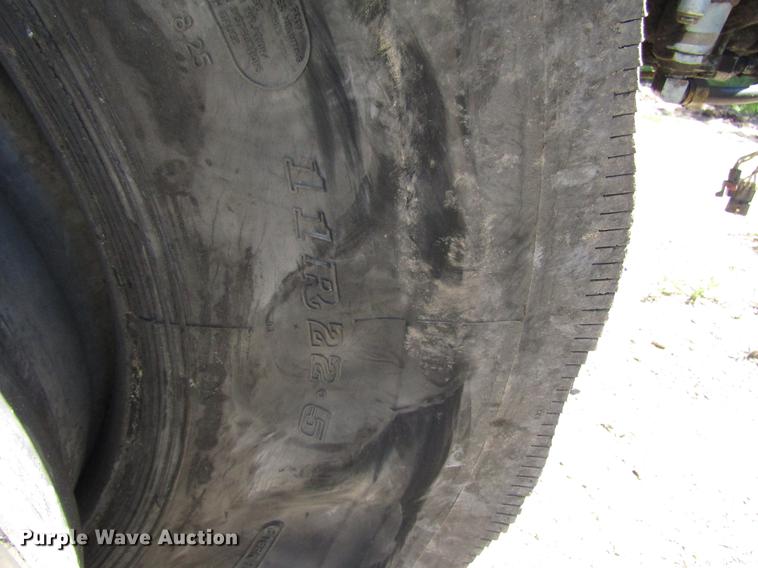 image for item DF8075 1997 Freightliner FLD semi truck