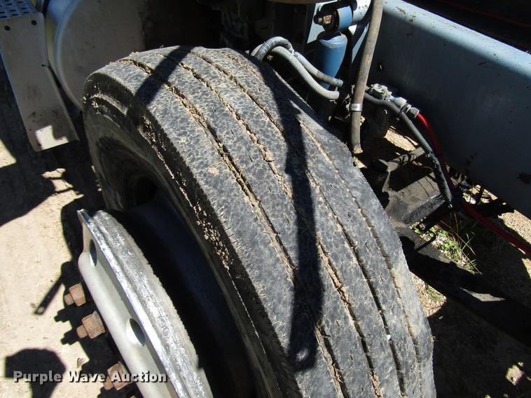 image for item DF8075 1997 Freightliner FLD semi truck