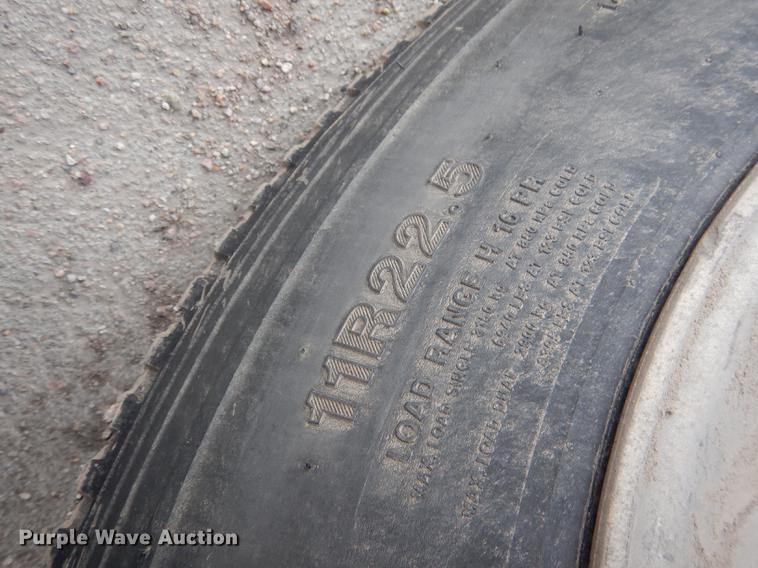 image for item DG5785 2003 Corn Husker 800 double hopper bottom grain trailer