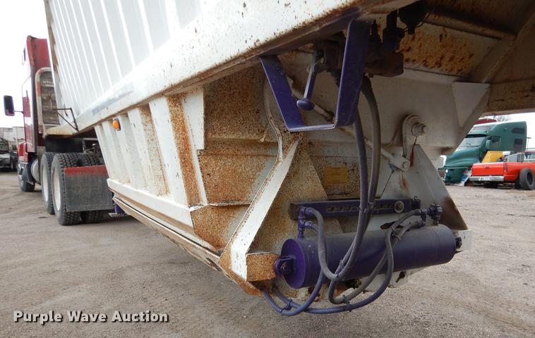 image for item DG5786 2008 CTS BDT-40 bottom dump trailer