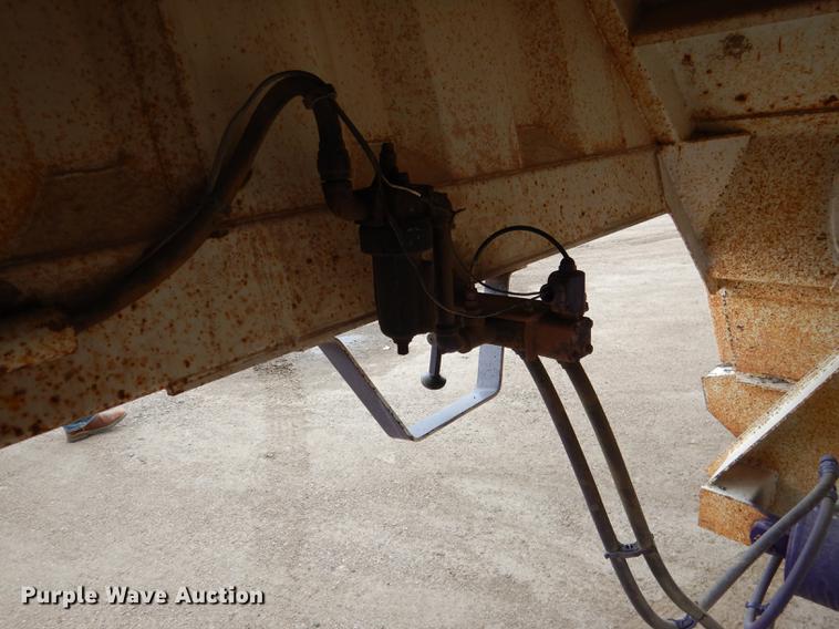 image for item DG5786 2008 CTS BDT-40 bottom dump trailer