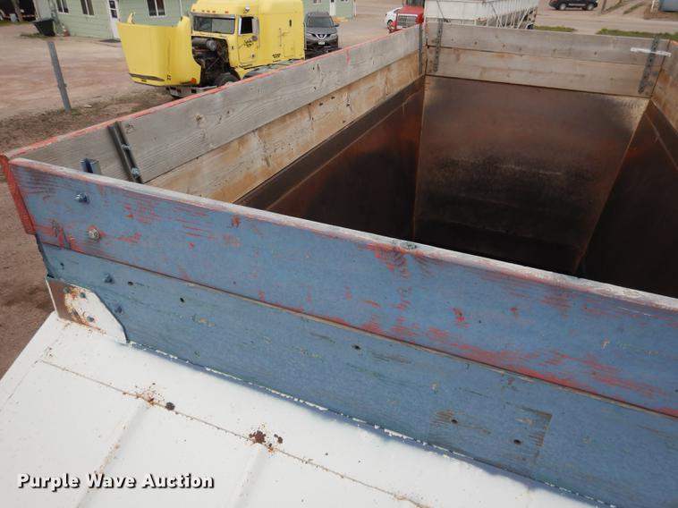 image for item DG5786 2008 CTS BDT-40 bottom dump trailer