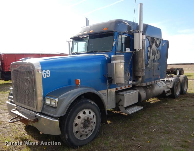 image for item DG5787 2007 Freightliner Classic XL semi truck