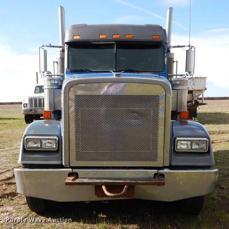 image for item DG5787 2007 Freightliner Classic XL semi truck