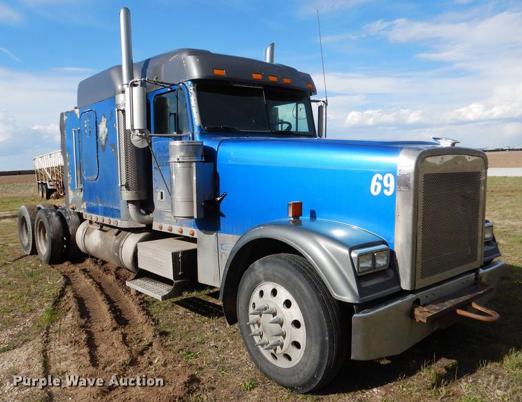 image for item DG5787 2007 Freightliner Classic XL semi truck