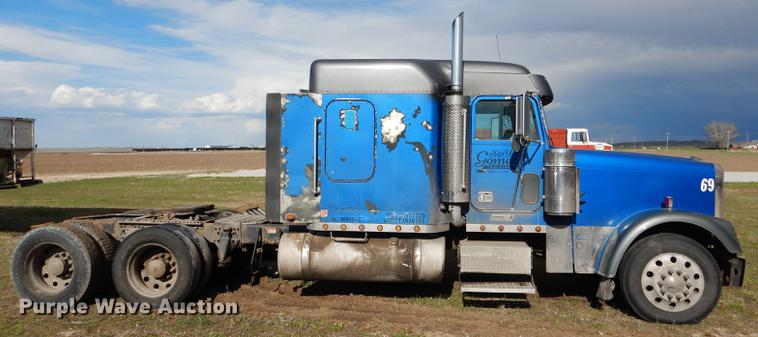 image for item DG5787 2007 Freightliner Classic XL semi truck
