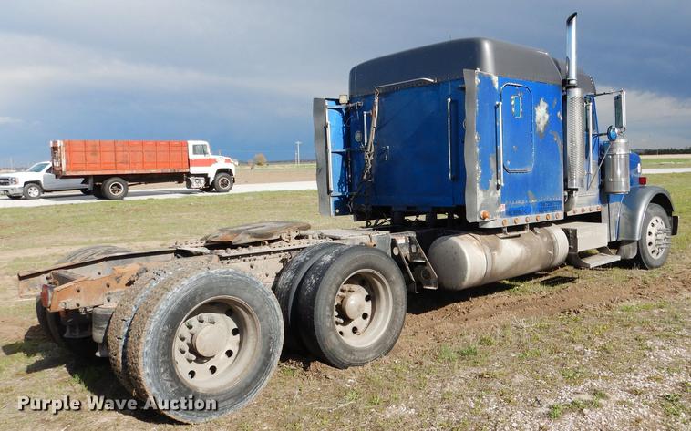 image for item DG5787 2007 Freightliner Classic XL semi truck