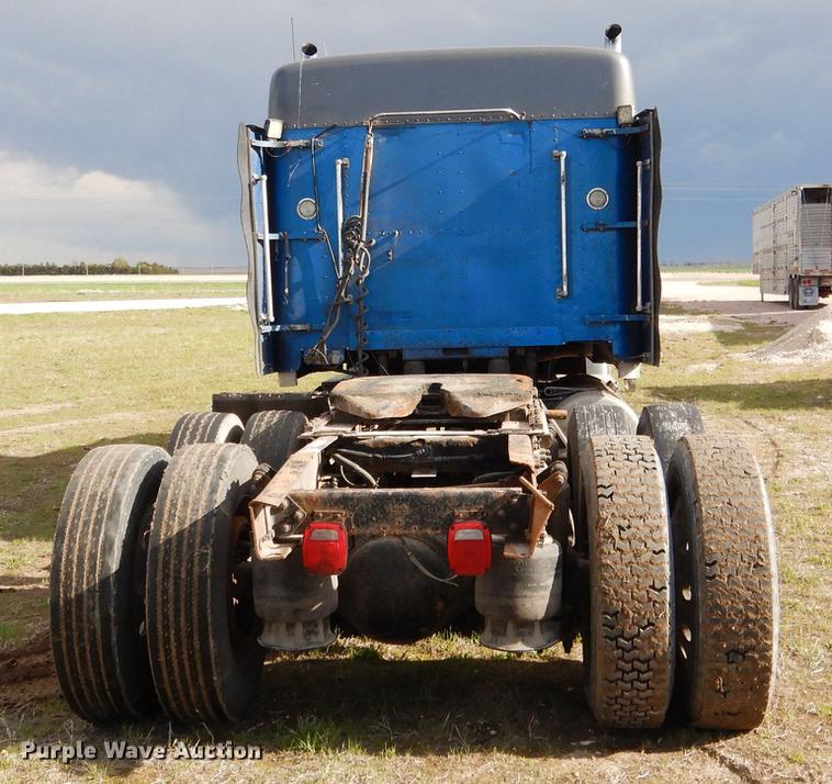 image for item DG5787 2007 Freightliner Classic XL semi truck