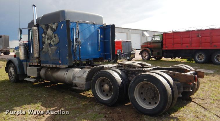 image for item DG5787 2007 Freightliner Classic XL semi truck