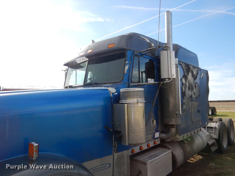 image for item DG5787 2007 Freightliner Classic XL semi truck