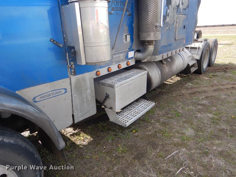 image for item DG5787 2007 Freightliner Classic XL semi truck