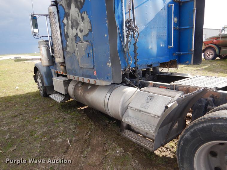 image for item DG5787 2007 Freightliner Classic XL semi truck