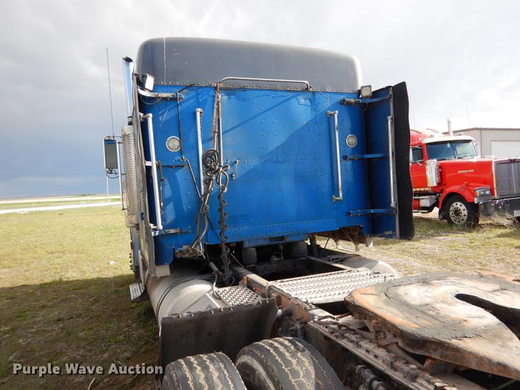 image for item DG5787 2007 Freightliner Classic XL semi truck