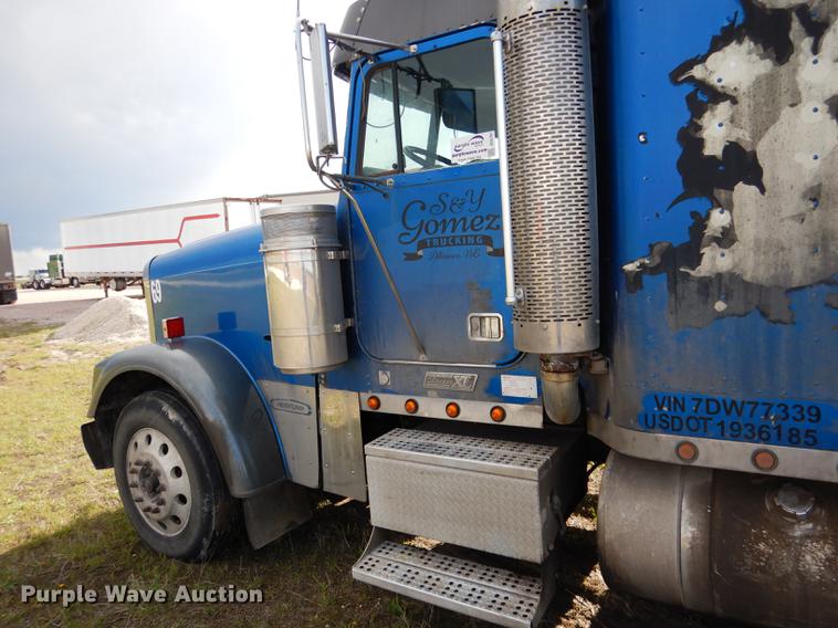 image for item DG5787 2007 Freightliner Classic XL semi truck