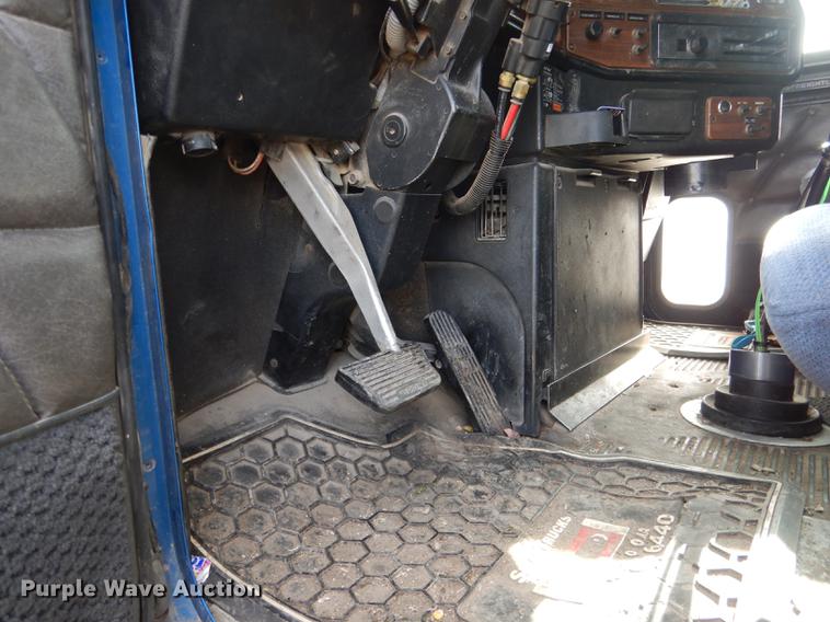 image for item DG5787 2007 Freightliner Classic XL semi truck