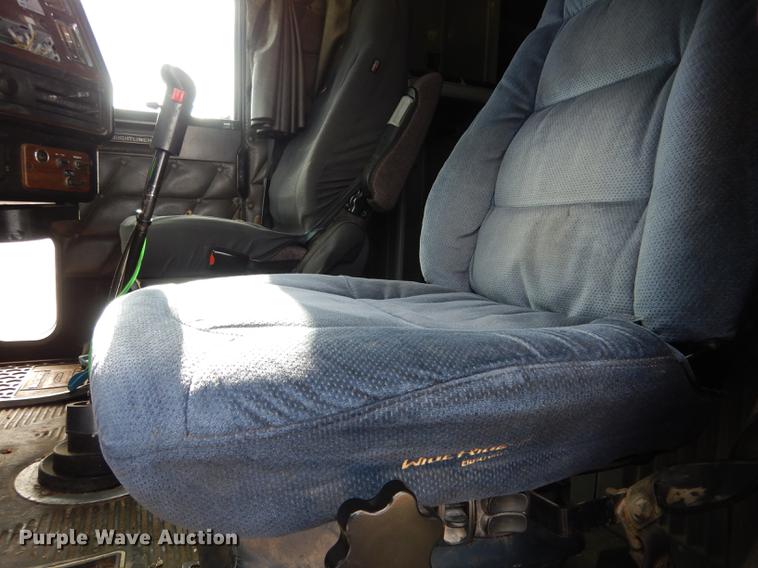 image for item DG5787 2007 Freightliner Classic XL semi truck