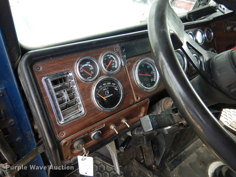 image for item DG5787 2007 Freightliner Classic XL semi truck