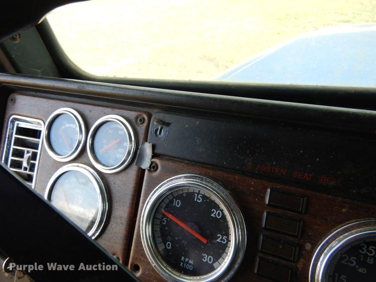 image for item DG5787 2007 Freightliner Classic XL semi truck