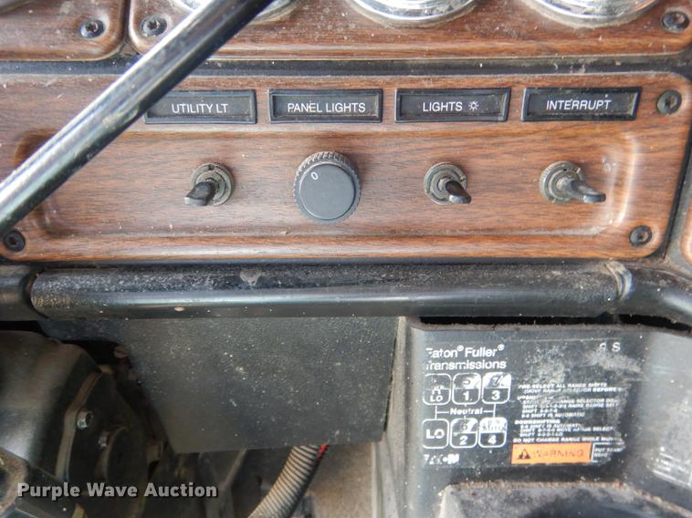 image for item DG5787 2007 Freightliner Classic XL semi truck