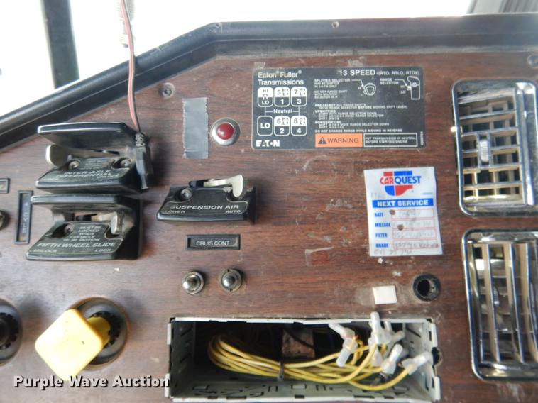 image for item DG5787 2007 Freightliner Classic XL semi truck