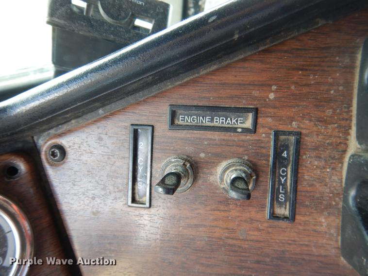 image for item DG5787 2007 Freightliner Classic XL semi truck