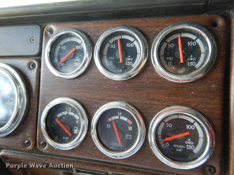 image for item DG5787 2007 Freightliner Classic XL semi truck