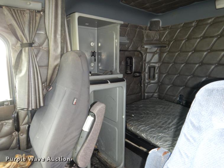 image for item DG5787 2007 Freightliner Classic XL semi truck