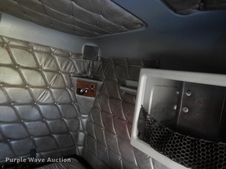 image for item DG5787 2007 Freightliner Classic XL semi truck