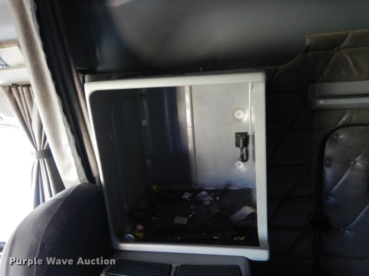 image for item DG5787 2007 Freightliner Classic XL semi truck